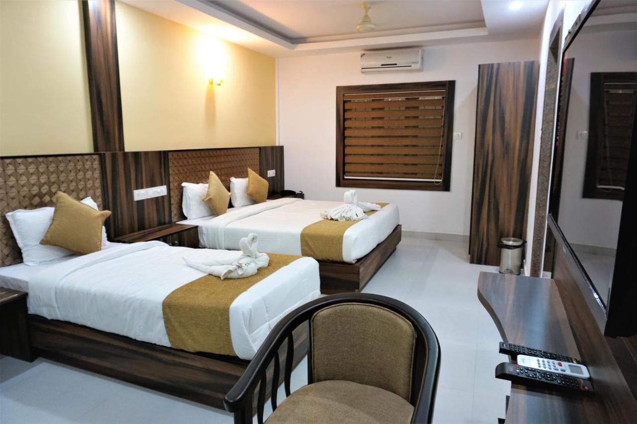 โรงแรมโกจิ คราวน์ Kochi ภายนอก รูปภาพ